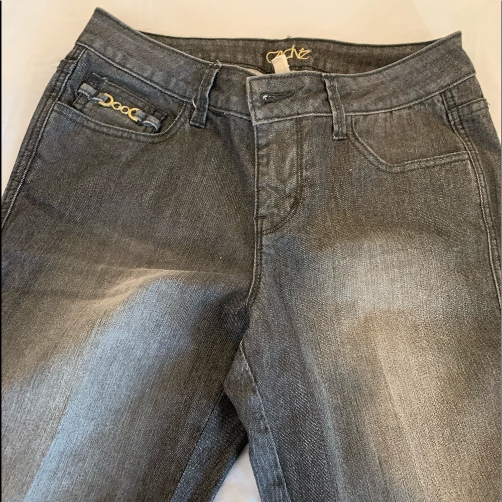 Cache Jeans - Picture 4 of 5